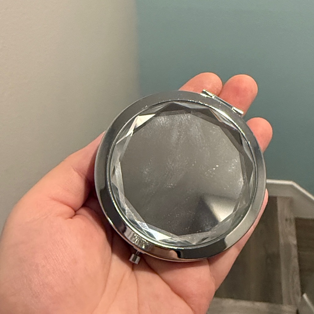 Compact Mirror